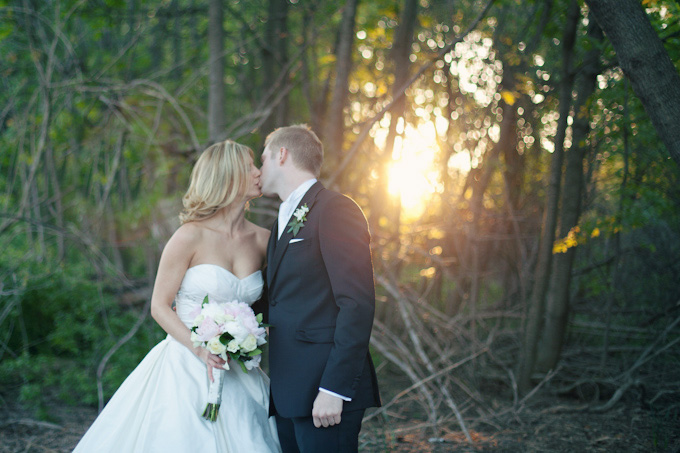 Catching the last golden rays of sun for some gorgeous bride and groom photos at the estates of sunnybrook