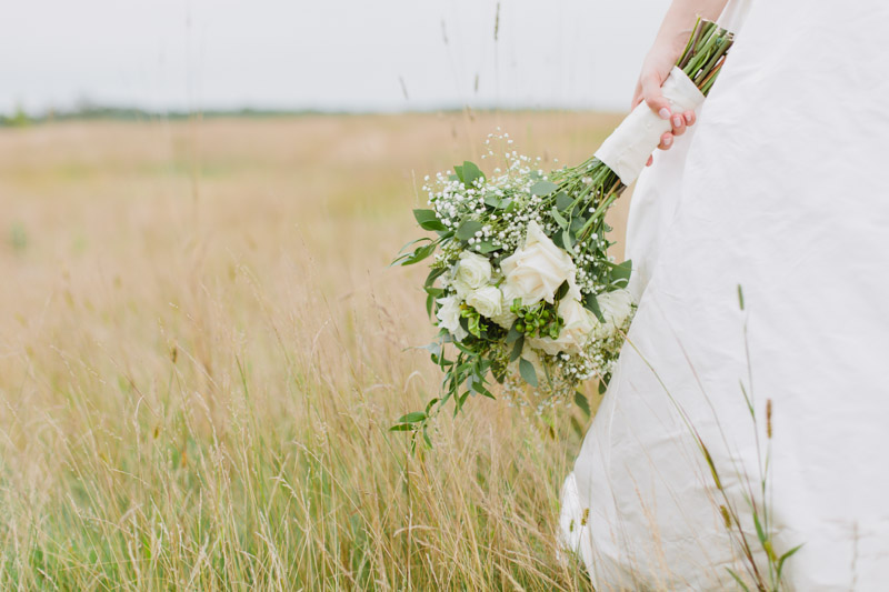 wild-fresh-flower-bouquet-wedding