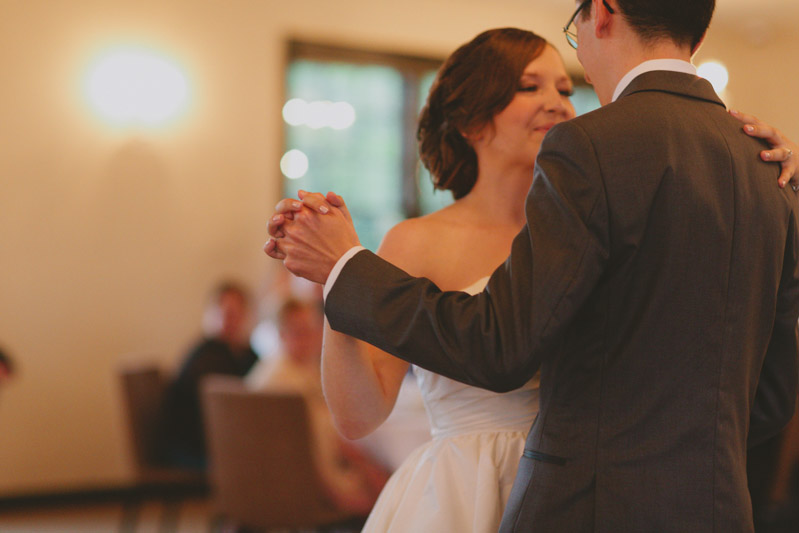 romantic-soft-first-dance-photos