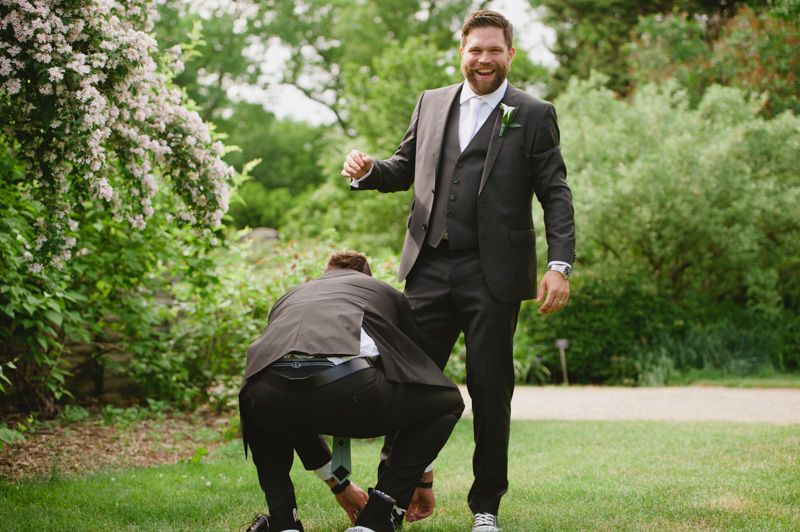 fun-candid-wedding-photos