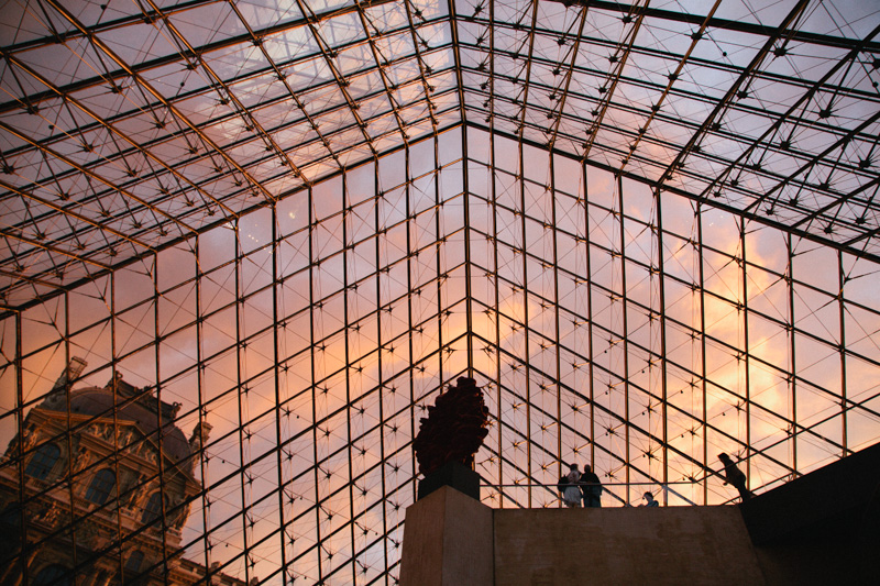 louvre-museum-sunset-crystal-pyramid-paris-travel-photos