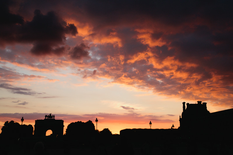 louvre-museum-courtyard--sunset-paris-travel-photos