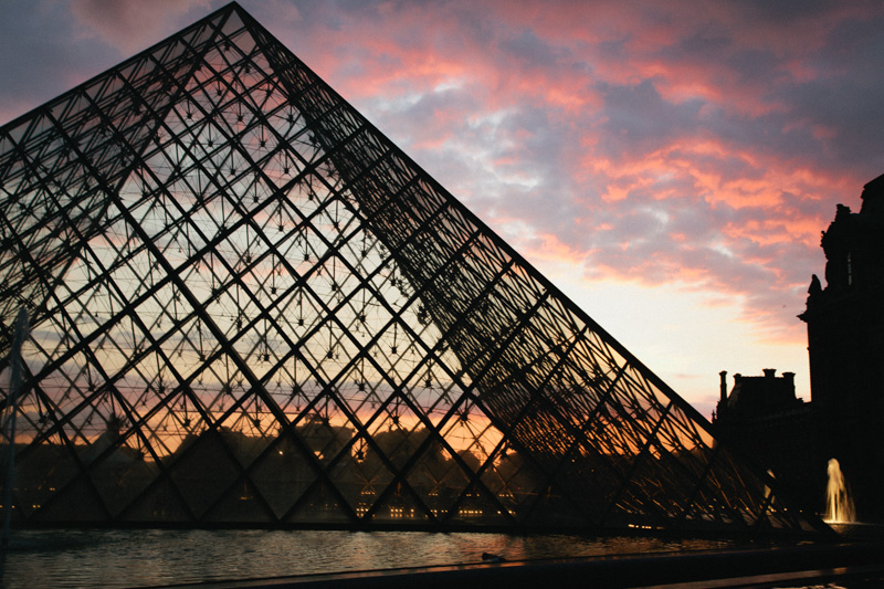 louvre-museum-sunset-crystal-pyramid-paris-travel-photos