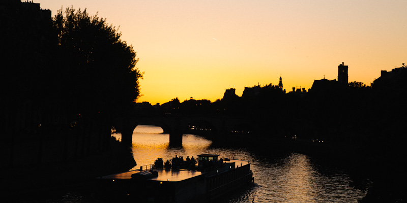 river-seine-evening-boat-cruise-dusk-paris