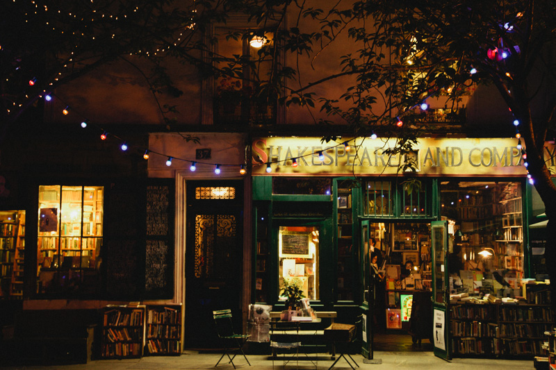 paris-shakespeare-and-company-bookstore-evening