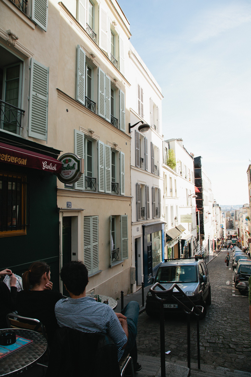 paris-montmartre-photos-montmartre-street-cafe