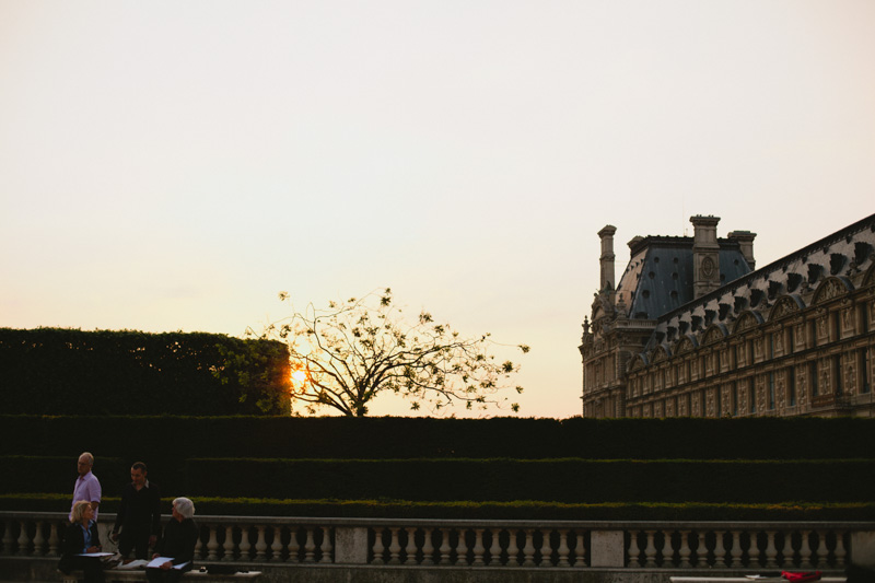 louvre-museum-courtyard--sunset-paris-travel-photos