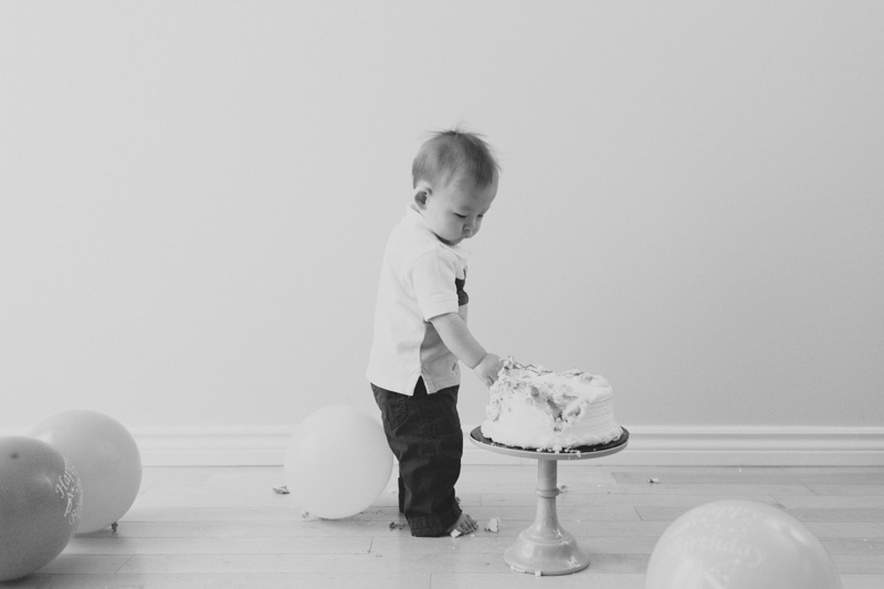 toronto-baby-photographer-cake-smash-session-11
