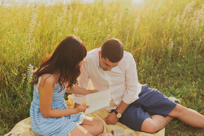 sunset engagement photos niagara on the lake