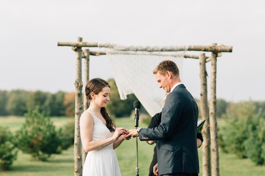 rustic-farm-wedding-photography-043