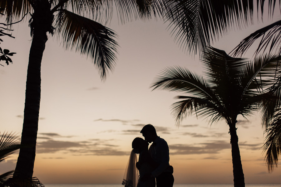 Beach wedding photos Negril Janice Yi Photography