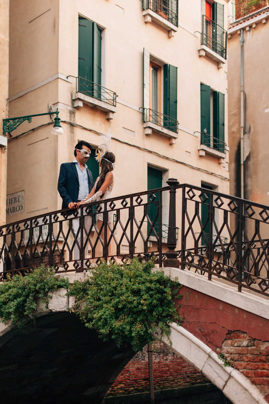 Venice honeymoon photo session venetian masks