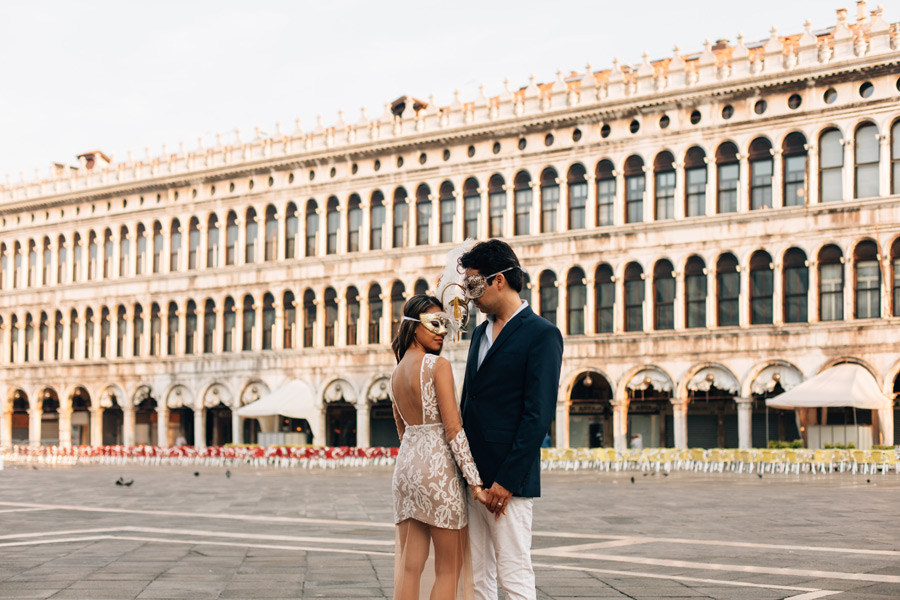 Romantic honeymoon photos Venice San Marco