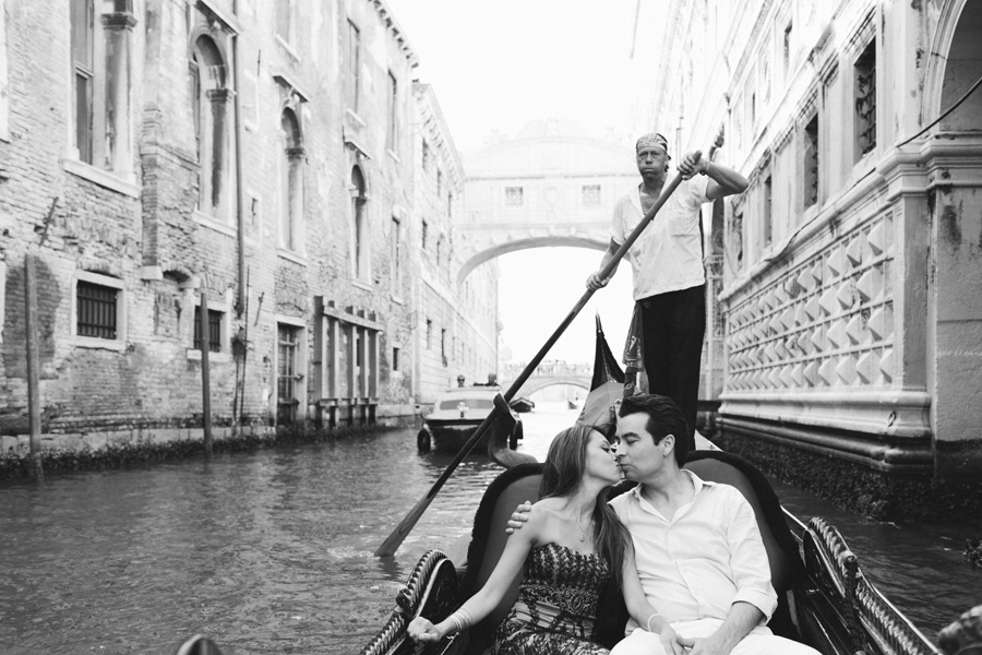 Honeymoon pictures in Venice gondola