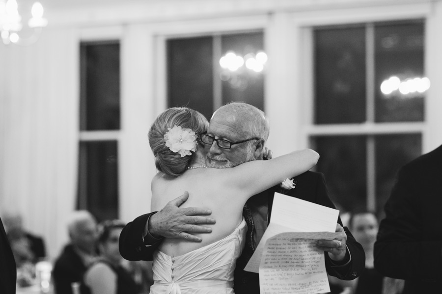 Storytelling wedding pictures